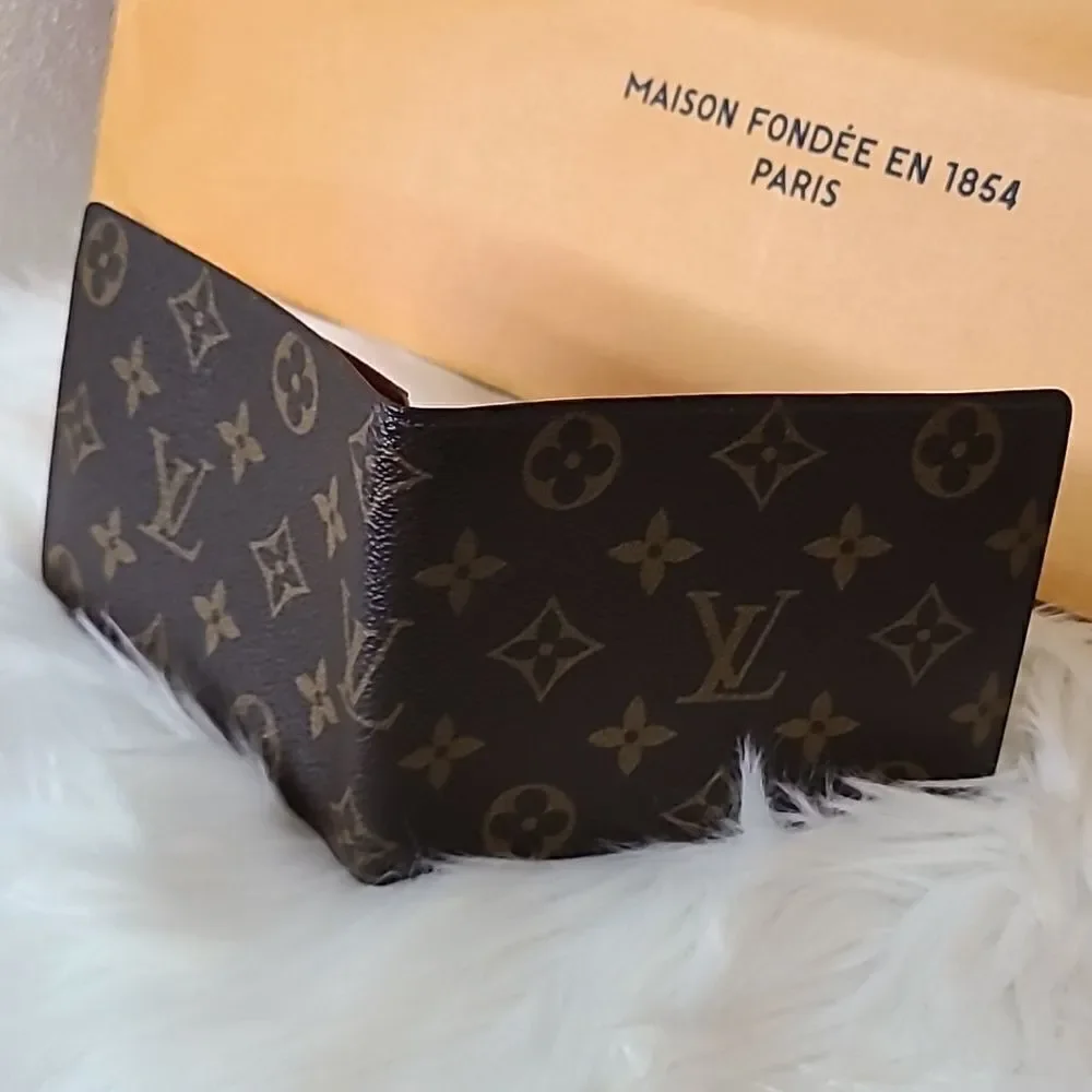 💯 Authentic Louis Vuitton Monogram Bifold Wallet 🍀